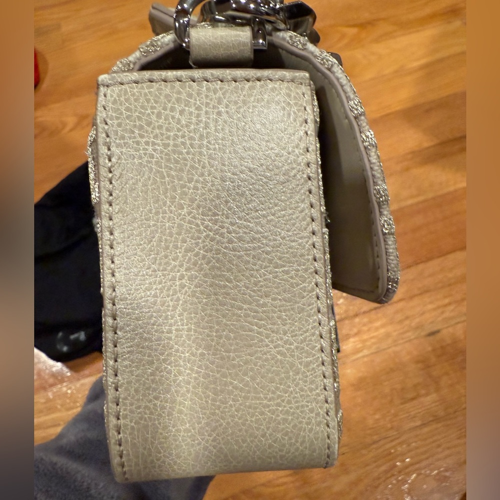 Givenchy - Picture 5 of 10